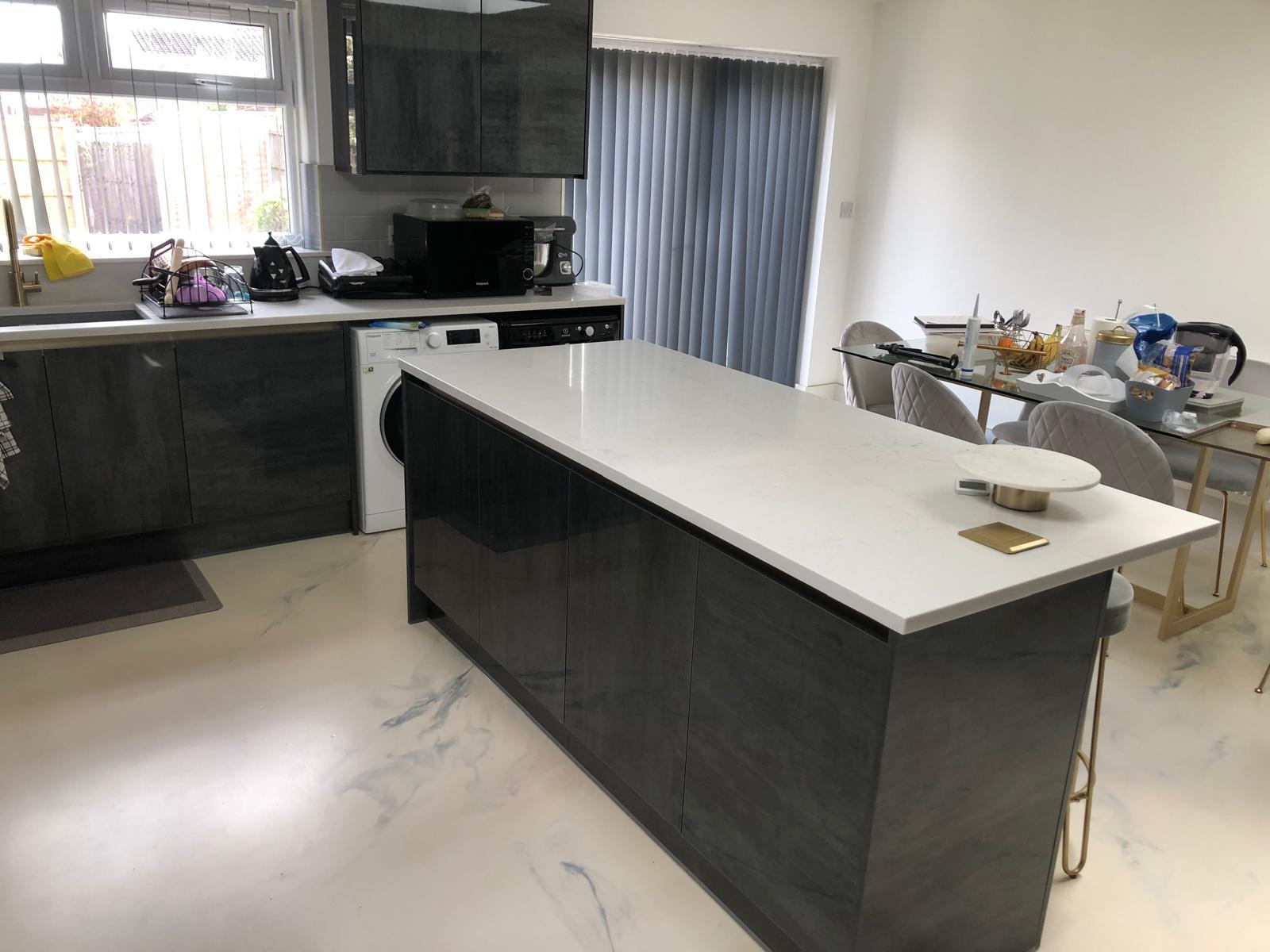 Grey gloss island with quartz worktop and integrated bar